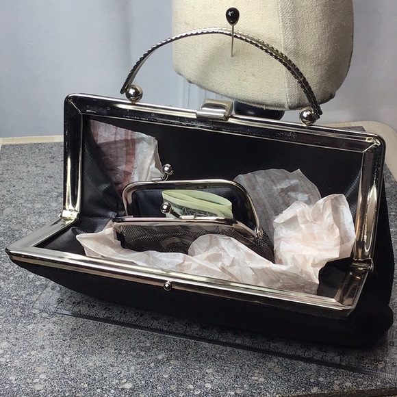 ⚜️ VTG Black Chiffon Ornate Chrome Hardware Snap Lock with Coin Purse - Picture 8 of 9